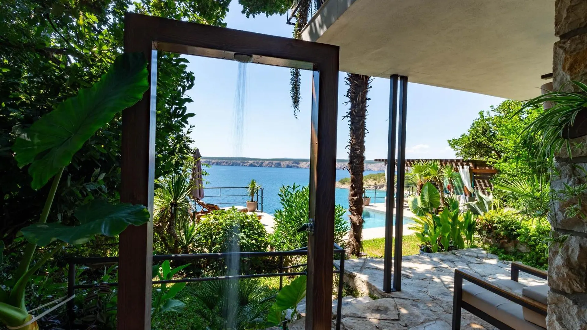 Artistic Beach House With Pool Jadranovo