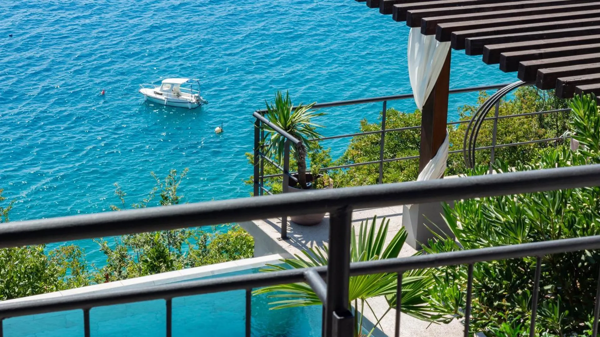 Artistic Beach House With Pool Jadranovo Holiday home