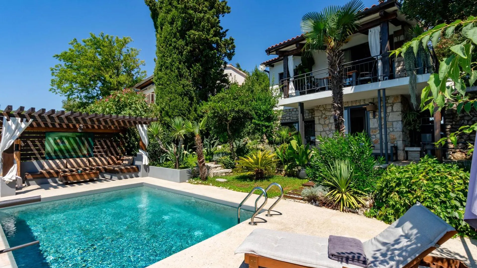 Holiday home Artistic Beach House With Pool Jadranovo