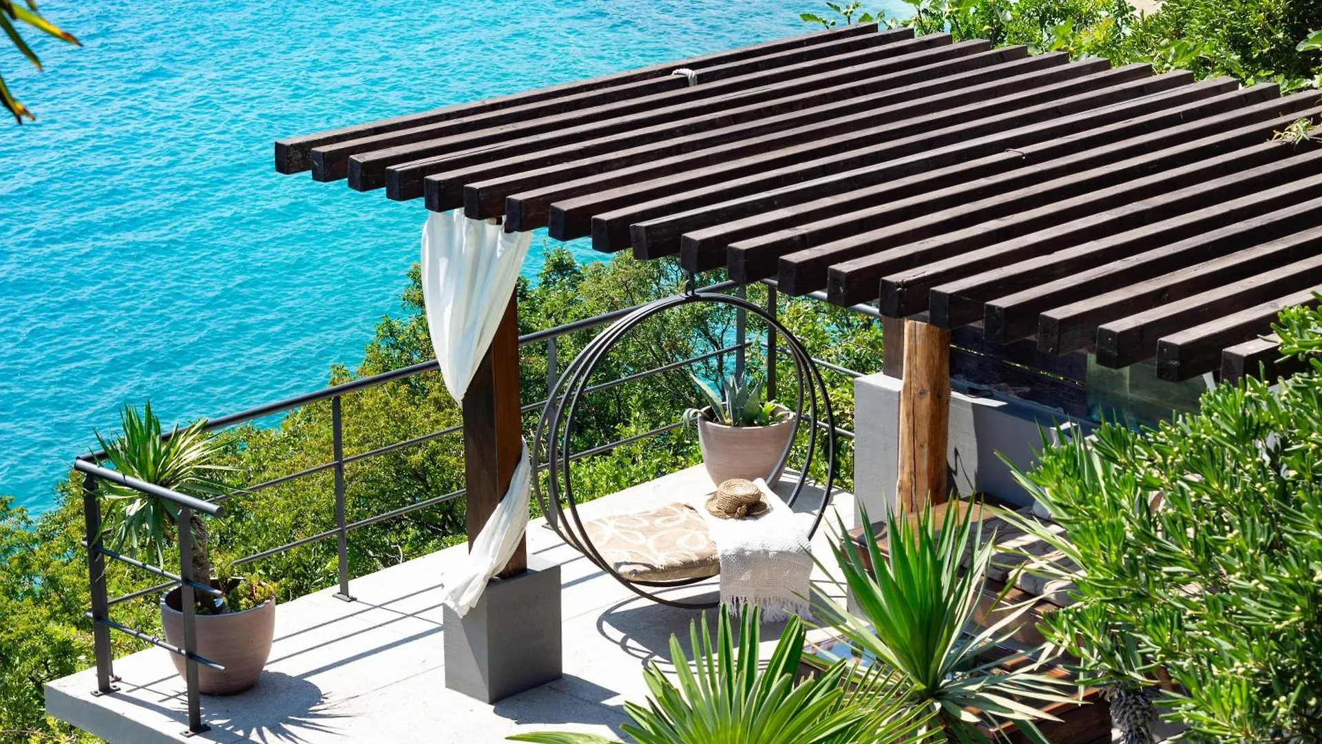 Artistic Beach House With Pool Jadranovo Croatia
