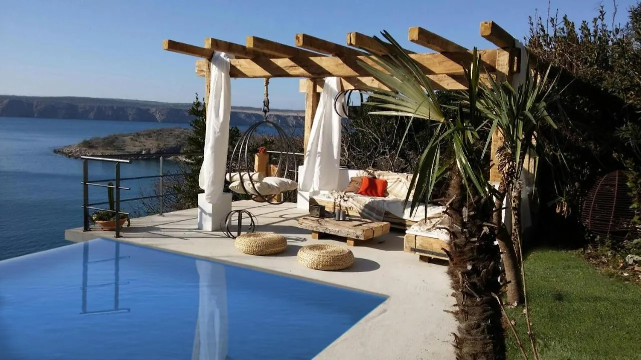 Artistic Beach House With Pool Jadranovo