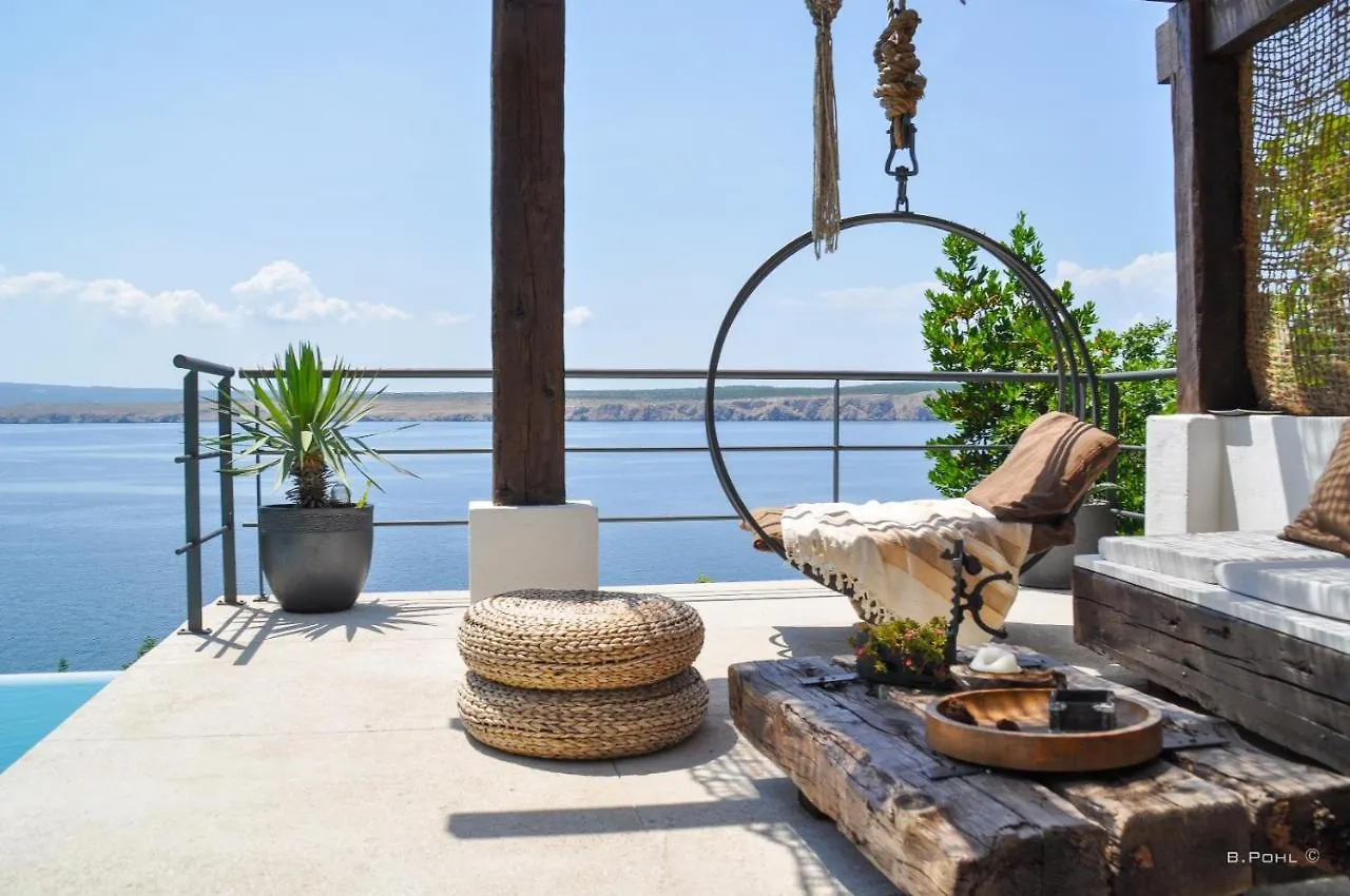 Artistic Beach House With Pool Jadranovo
